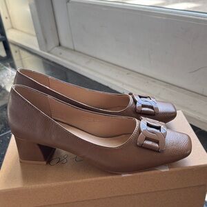 Elegant Brown Block Heel Pumps